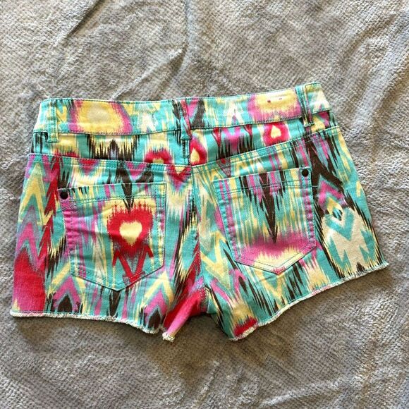 y2k Tribal Print Denim Shorts - Picture 2 of 4